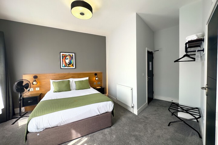 Room 6 of 49