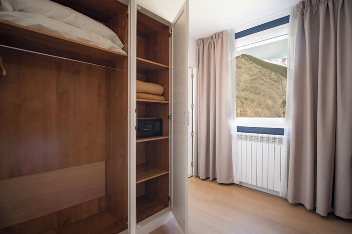Room 6 of 118