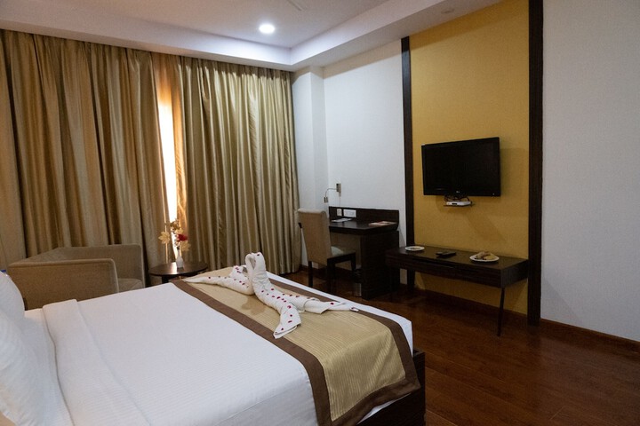 Room 6 of 80
