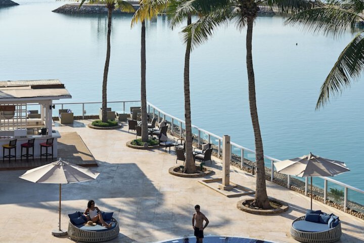 Hotel Pool
