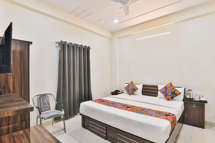 Room 19 of 38
