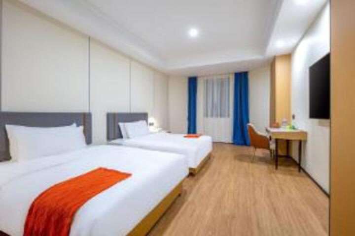 Room 9 of 11