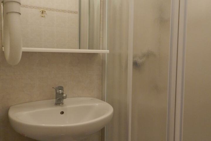 Room 43 of 61