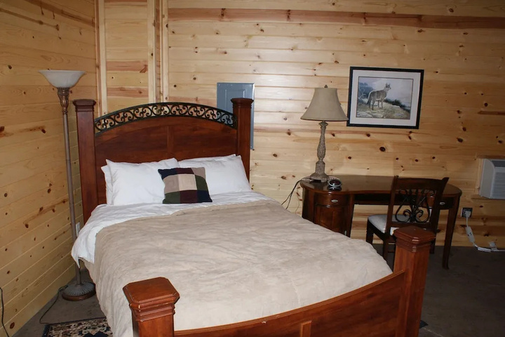 Room 4 of 12