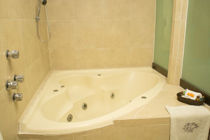 Hot Tub 60 of 81