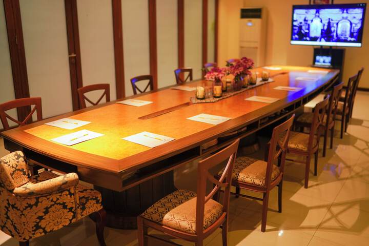 Ballroom/Hall 112 of 114