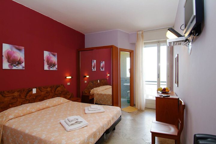 Room 6 of 61