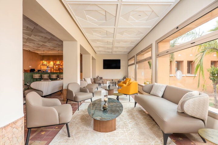 Lounge 31 of 39