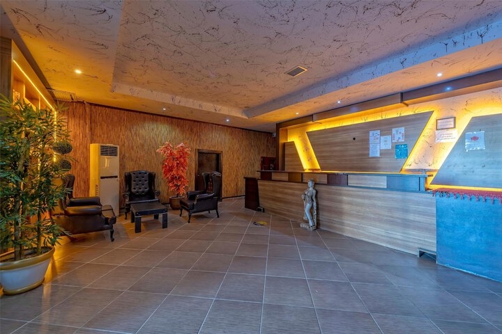 Entrance & Lobby
