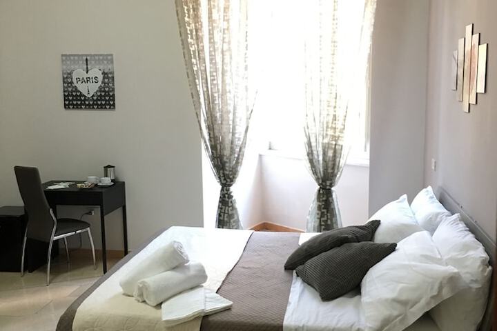 Room 13 of 32