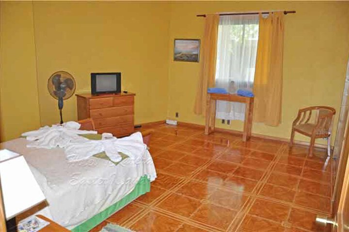 Room 2 of 31