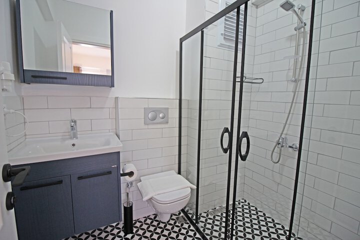 Room 19 of 37
