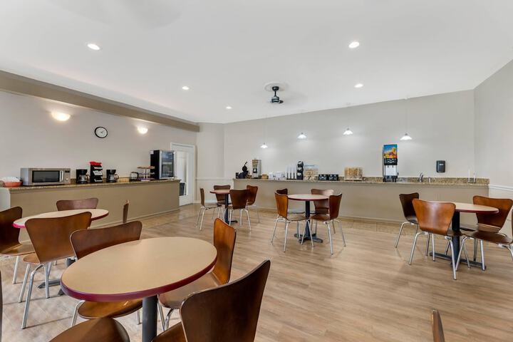 Breakfast/Coffee Service 20 of 25