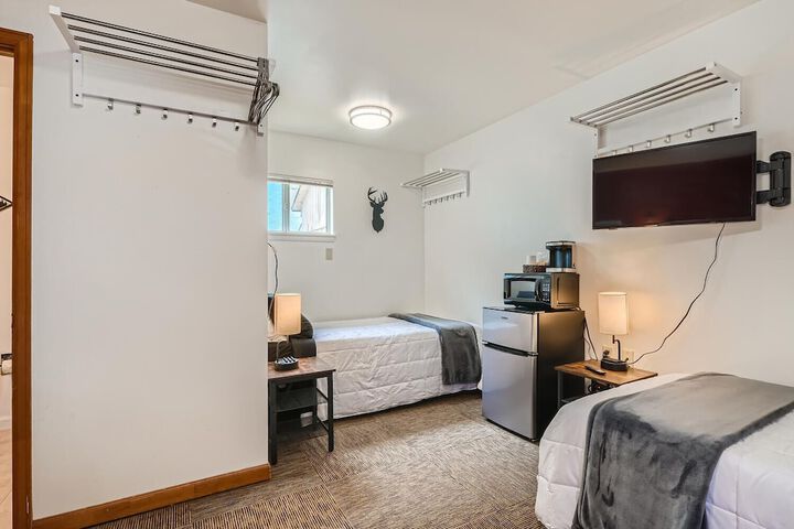 Room 4 of 27