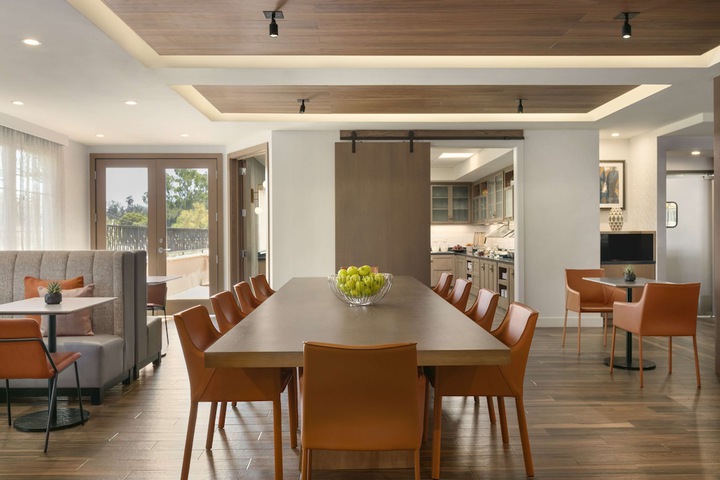 Breakfast area