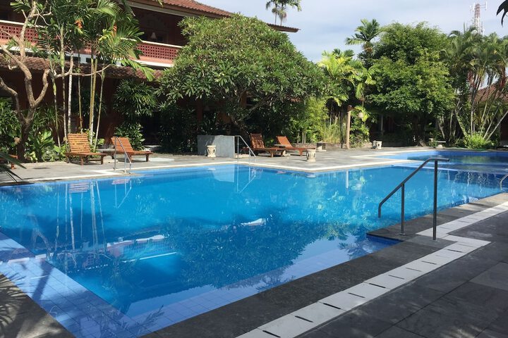 Hotel with Pool