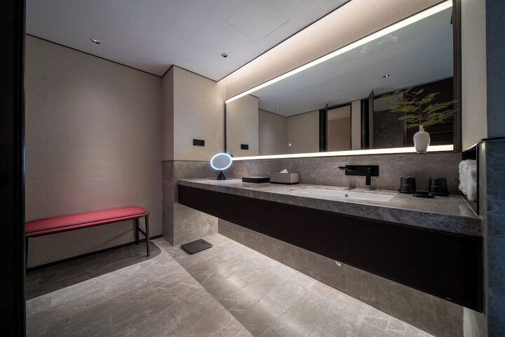 Room 30 of 46