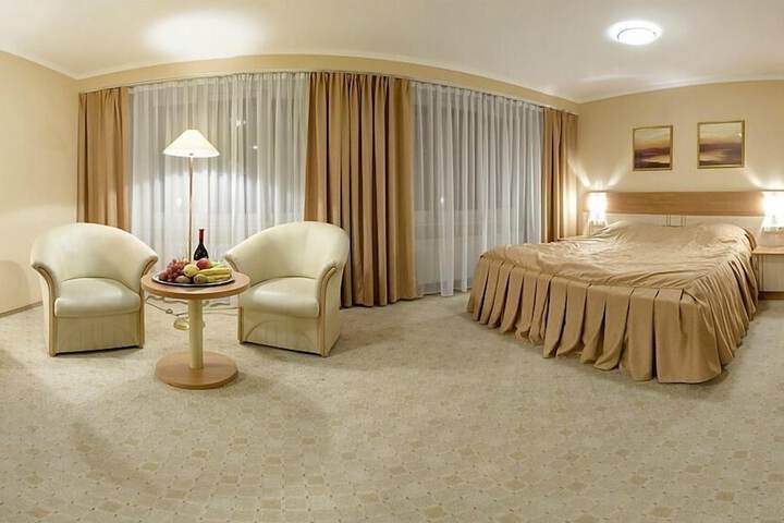 Room 17 of 36
