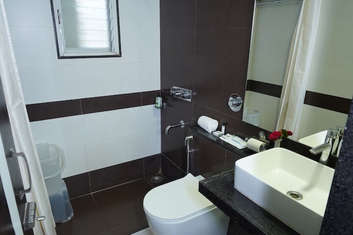 Room 12 of 16