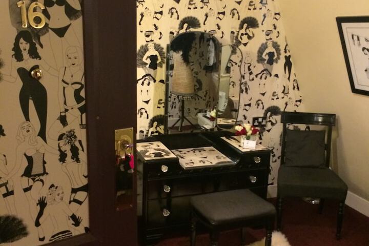 Room 20 of 272