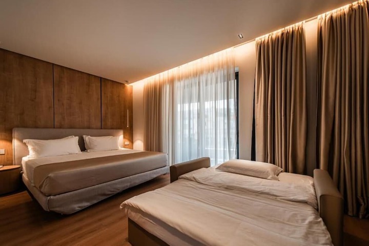 Room 32 of 97