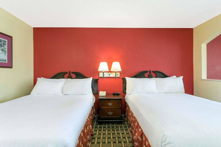 1 King Bed Suite (3 of 6)