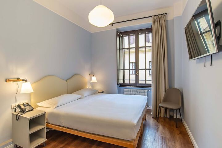 Room 8 of 32
