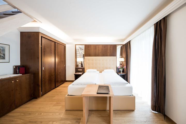 Room 15 of 44