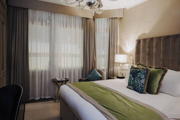 Room 42 of 224