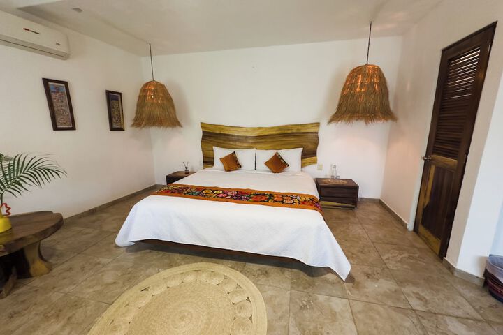 Room 4 of 7