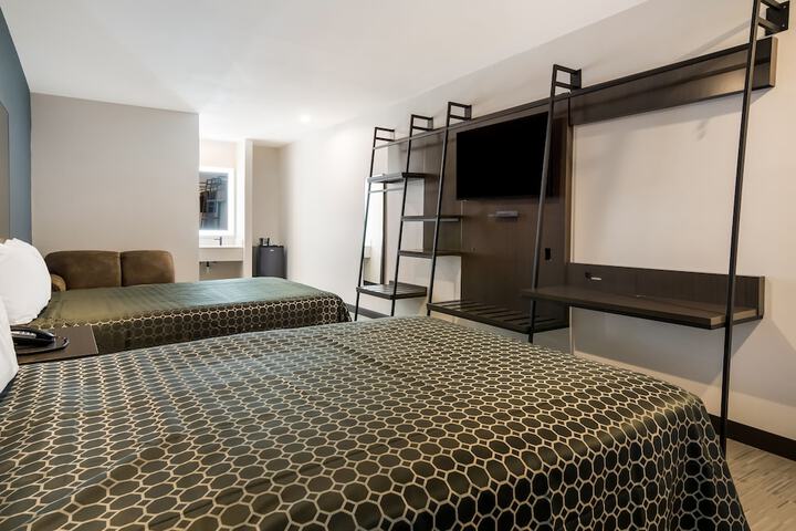 Room 6 of 11