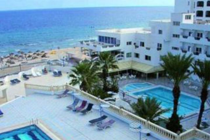 Karawan Beach & Resort Hotel