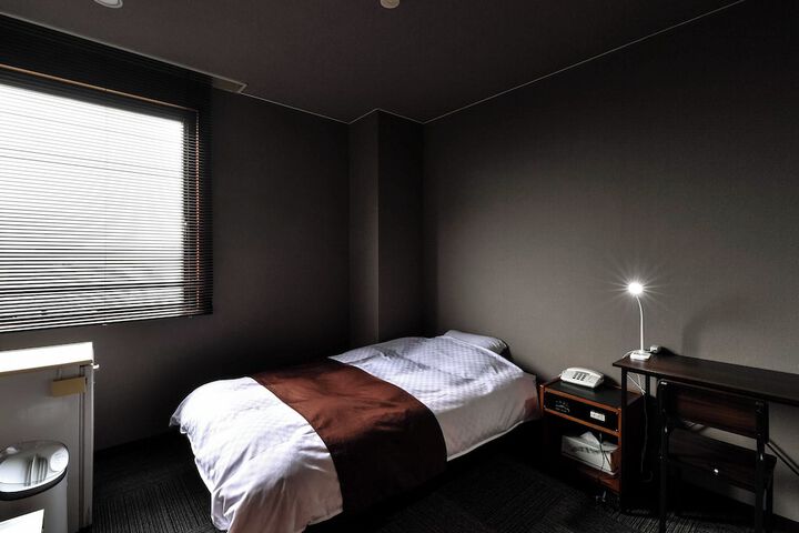 Room 4 of 124