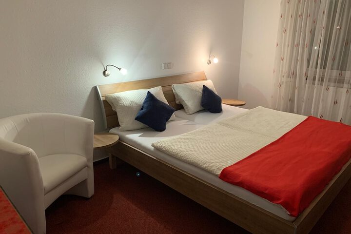 Room 45 of 49