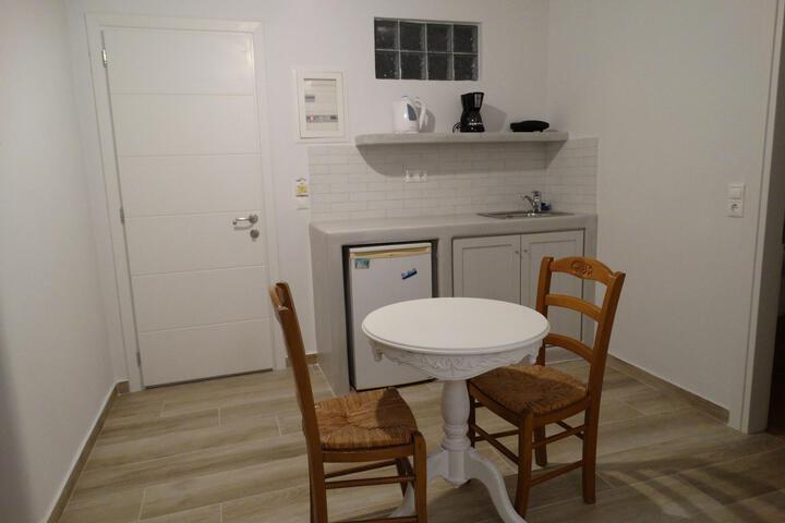 Room 4 of 43
