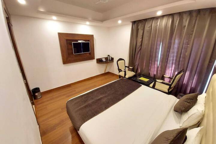 Room 9 of 27