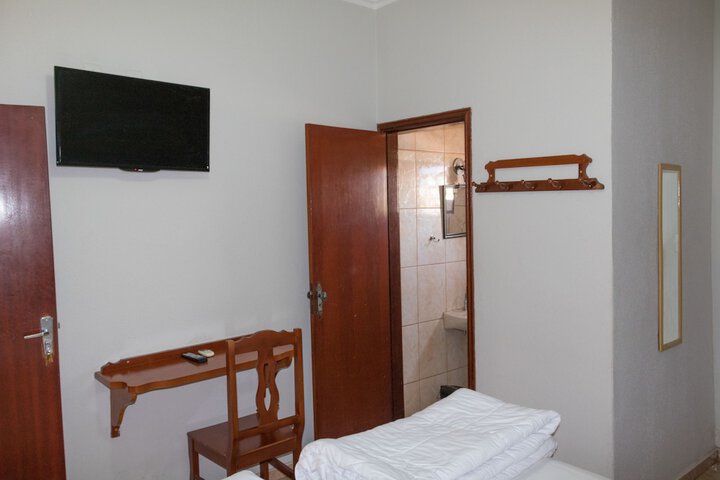 Room 27 of 40