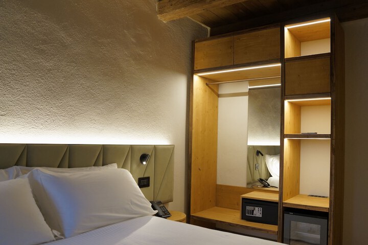 Room 8 of 26