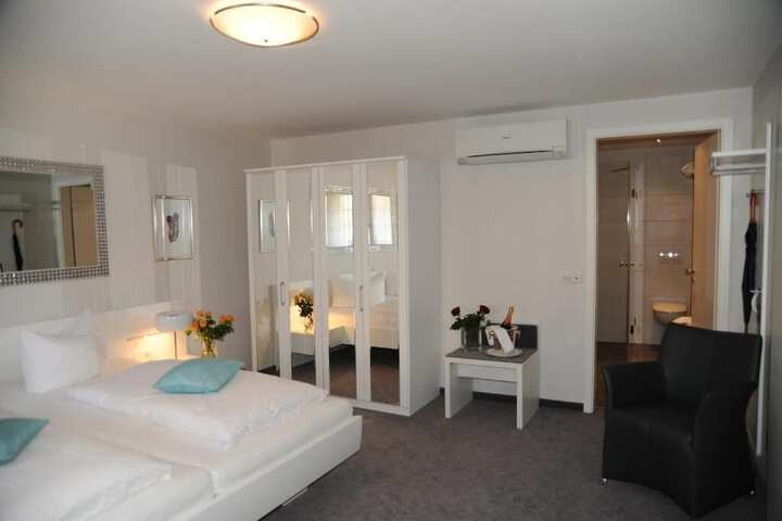 Room 22 of 46