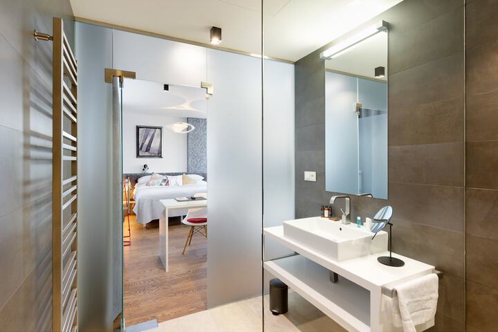 Room 34 of 76