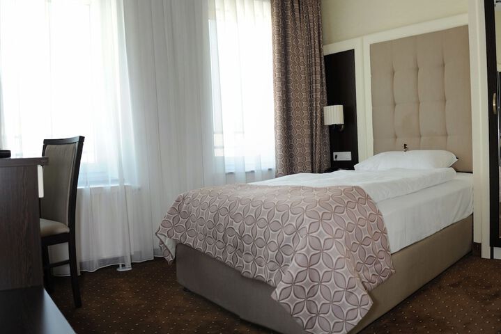 Room 8 of 70