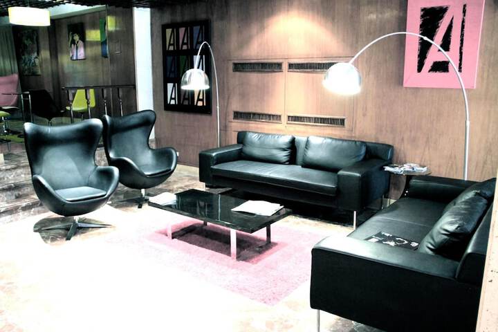 Guest Lobby