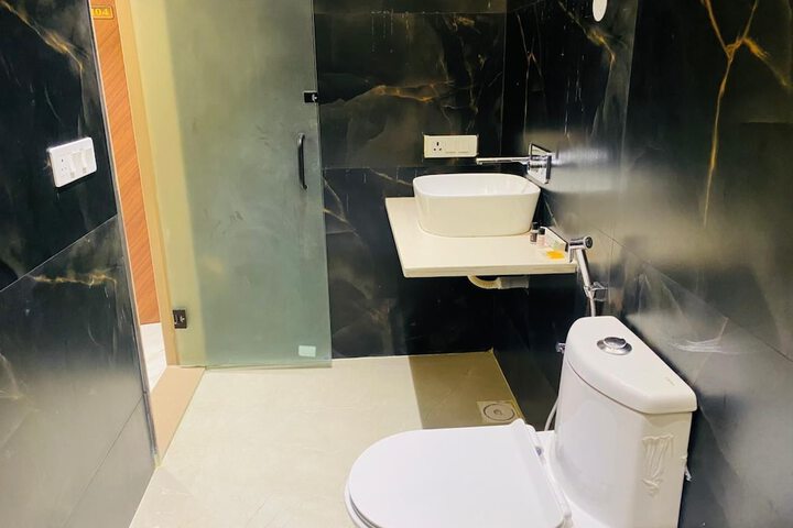 Room 12 of 21