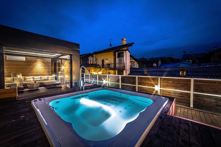 Sundeck 76 of 81