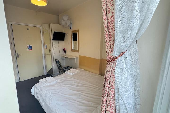Room 35 of 118