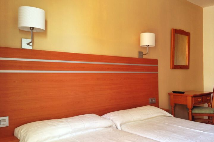 Room 4 of 48