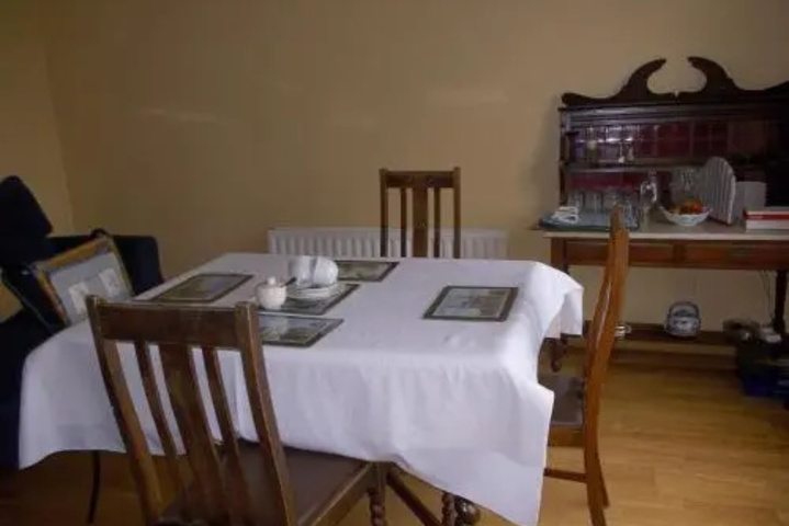 Dining 9 of 10
