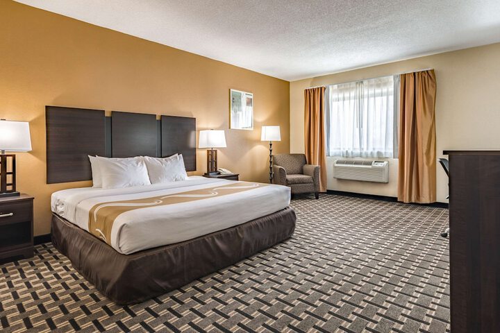 1 King Bed (7 of 13)