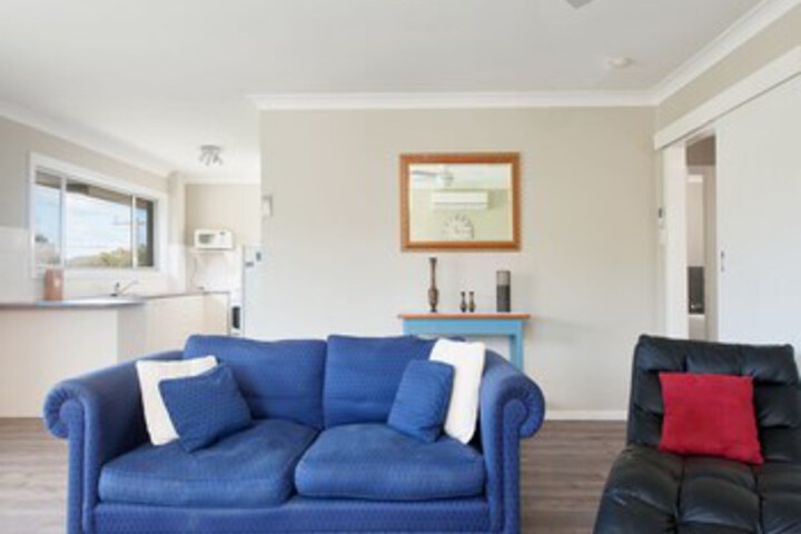 Room 6 of 12