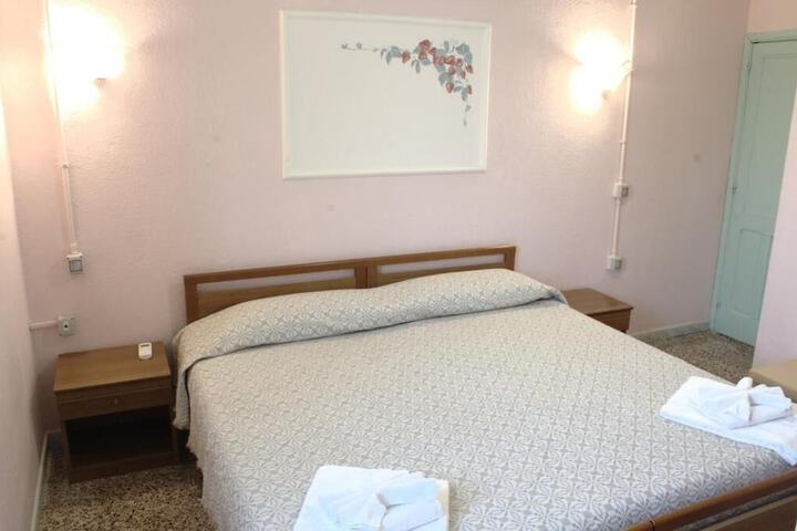 Room 7 of 44